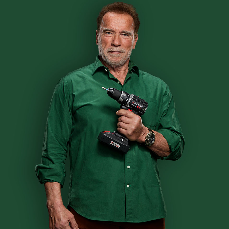 Arnold Schwarzenegger hoiab Parkside puuri.